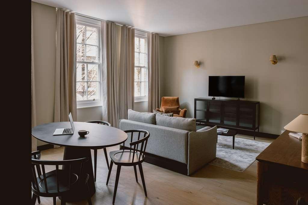 Native Kings Wardrobe Hotel London Room photo